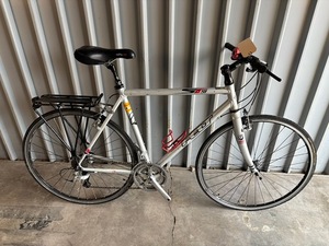 lot 707 image: Felt Hybrid Bicycle - Size Medium