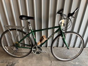 lot 719 image: Trek 720 Hybrid Bicycle - Size Medium