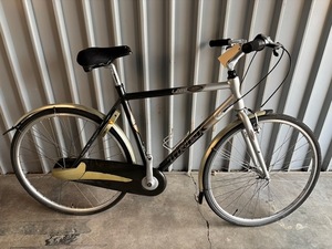 lot 720 image: Trek Navigator 400 Hybrid Bicycle - Size Large