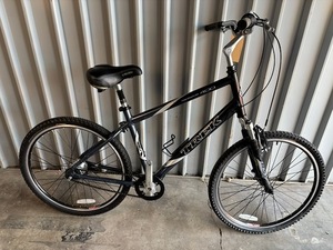 lot 723 image: Trek Navigator 400 Hybrid Bicycle - Size Large