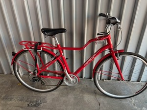 lot 734 image: Momentum Cruiser Bicycle - Size Large