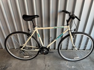 lot 740 image: Trek 700 hybrid Bicycle - Size Medium