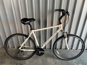 lot 755 image: Bianchi Verona Hybrid Bicycle - Size Large