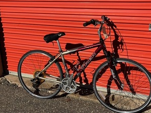 lot 761 image: Trek 7100 Hybrid Bicycle