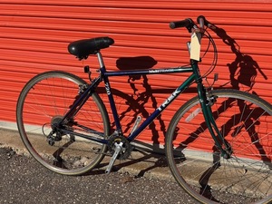 lot 779 image: Trek 720 Multitrack Hybrid Bike - Size Medium