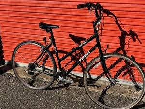 lot 786 image: Trek 700 Step-Thru Hybrid Bicycle - Size Medium