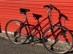 lot 788 image: Trek 720 Hybrid Bicycle - Size Medium