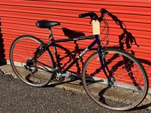 lot 789 image: Trek 700 Hybrid Bicycle - Size Medium
