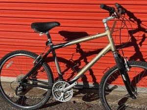lot 940 image: Trek Navigator 300 Hybrid Bicycle - Size Large