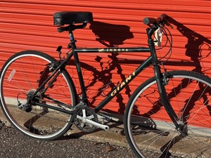 lot 946 image: Giant Innova Hybrid Bicycle - Size Medium