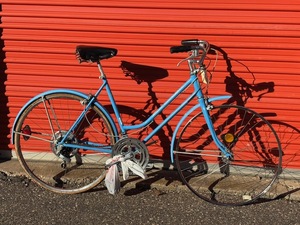 lot 952 image: Schwinn Suburban Vintage Bicycle