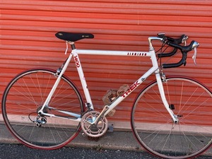 lot 956 image: Trek 1400 Aluminum Road Bike - Size Large