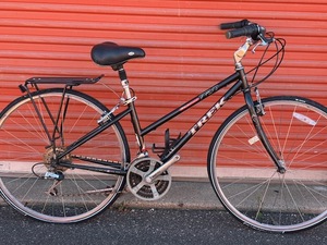 lot 959 image: Trek 720 Step Thru Hybrid Bicycle - Size Extra Small