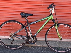 lot 962 image: Trek 7300 Hybrid Bicycle - Size Small
