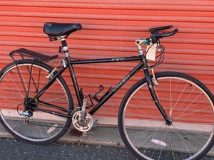 lot 967 image: Trek 730 Hybrid Bicycle - Size Medium