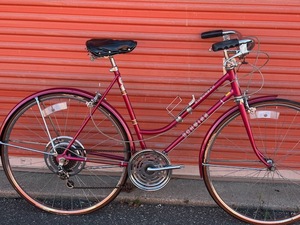 lot 973 image: Schwinn Suburban Vintage Cruiser