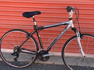 lot 974 image: Trek 7100 Hybrid Bicycle - Size Large