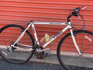 lot 976 image: Trek 7900 Hybrid Bicycle - Size Medium