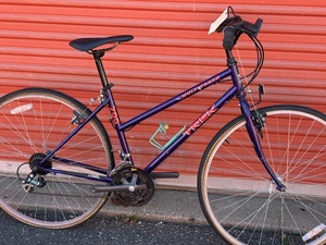 lot 978 image: Trek 700 Step Thru Hybrid Bicycle - Size Small
