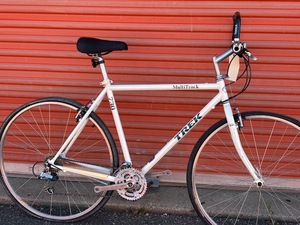lot 979 image: Trek 730 Hybrid Bicycle - Size Large