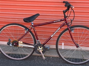 lot 982 image: Bianchi Strada Hybrid Bicycle - Size Small