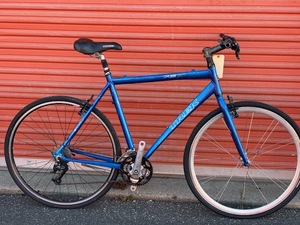 lot 993 image: Trek 7.3 Hybrid Bicycle