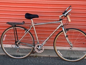 lot 994 image: Giant Prodigy Hybrid Bicycle - Size Medium  Large