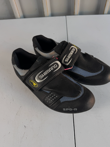 lot 1018 image: Shimano Clipless Road Cycling Shoes