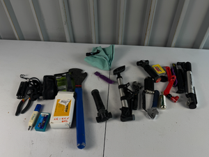 lot 1029 image: Lof of Bicycle Accesories and Tools