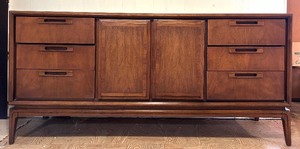 lot 25 image: Mid-Century Modern Walnut Credenza with Drawers and Cabinet