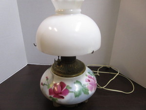 lot 14 image: Hurricane Lamp