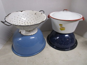 lot 16 image: Enamel Pans