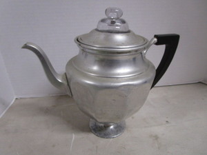 lot 21 image: Aluminum Percolator, Vintage