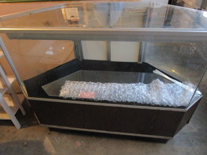 lot 2 image: Corner Showcase