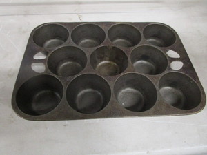 lot 34 image: Cast Biscuit Pan