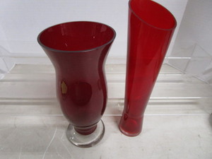 lot 36 image: Ruby Vases - Flake Chips