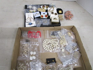 lot 68 image: Costume Jewelry