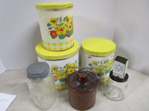 lot 103 image: Vintage Kitchenwares