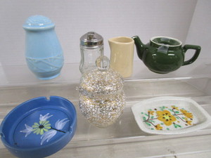 lot 115 image: Shenango Teapot, Creamer, Shaker