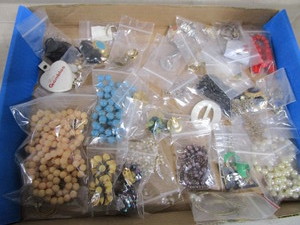 lot 120 image: Costume Jewelry