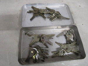 lot 87 image: Aluminum Box & Keys