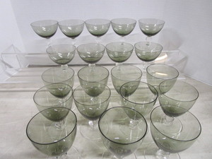 lot 89 image: Smoked Glass Wine & Desserts
