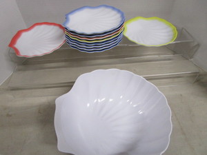 lot 95 image: Shell Shaped Salad Set