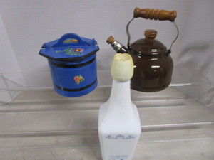 lot 96 image: Enamel Teapot, Tin Tina, Flask