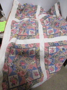 lot 123 image: Quilt, Double Bed - Tied