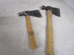 lot 122 image: Hammer Hatchets