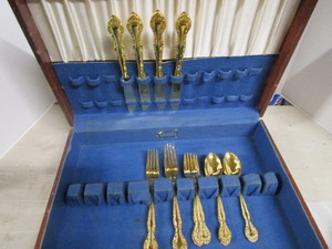 lot 124 image: Gold Clad Table Service
