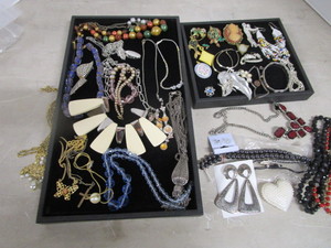 lot 141 image: Costume Jewelry