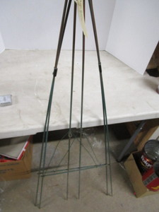 lot 166 image: Wire Easels