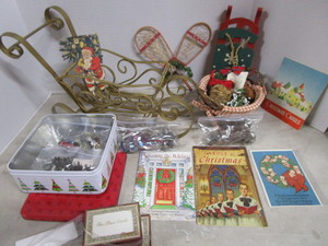 lot 184 image: Santa Shakers, Birds